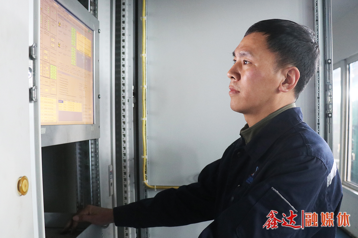 鑫达故事丨胡建华：这位“技术控”为产线插上自动化翅膀！